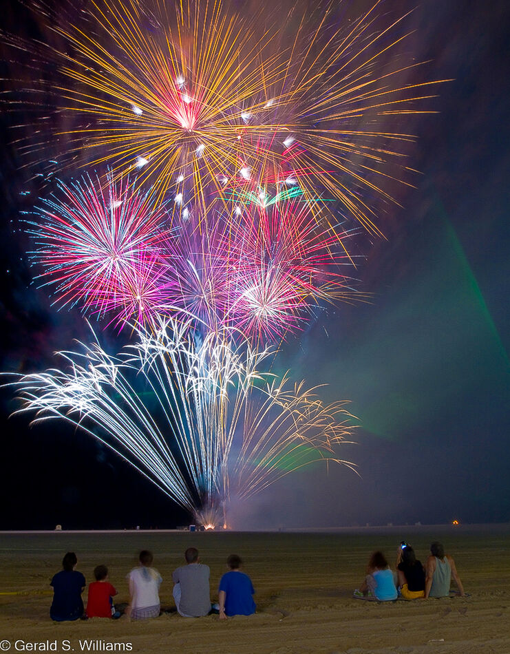 Multiple Exposure Firework Photographing fireworks with multiple exposures: I'm looking to try ...
